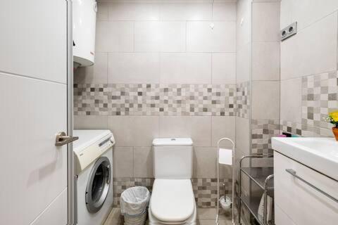 Apartamento Playa Maria Con Parking Фуeнхирола Екстериор снимка